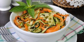 Zucchini Karotten Salat – low carb und vegan