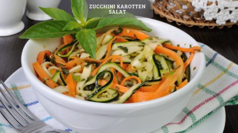 Zucchini Karotten Salat - low carb und vegan
