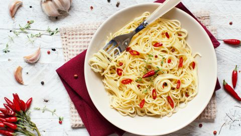 Spaghetti Aglio Olio Rezept mit Knoblauch und Chili