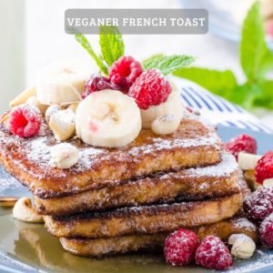 Veganer french toast mit toppings